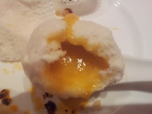 salted egg buns (咸蛋流沙包)