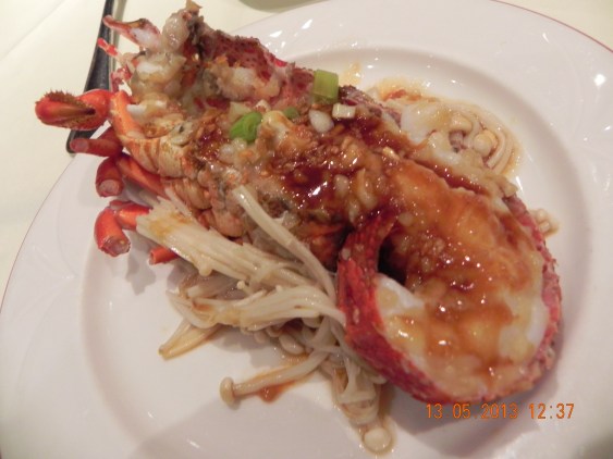lobsters steamed with superior sauce (上汤局)