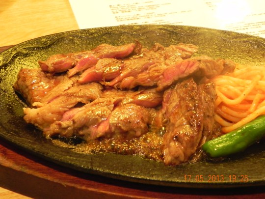 super-value Japanese beef (国产牛) teishoku (set) at 900yen