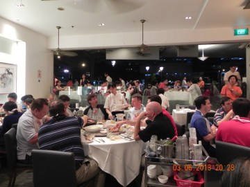 restaurants filled with tourists enjoying chilli crab