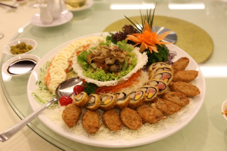 appetizer platter=mayo prawns, ngoh hiang, some rolls & topshell salad