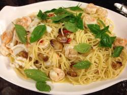 1004451_10151674793734494_1692590324_n