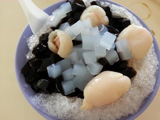 iced cheng chow with aloe vera & lychees