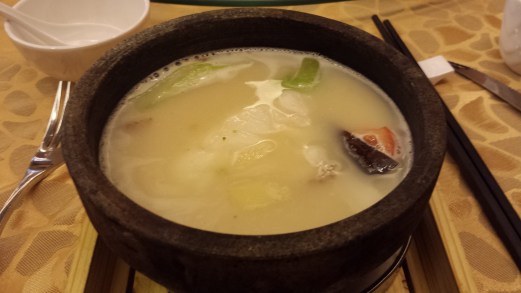 garoupa fillet with beer in hot stone pot