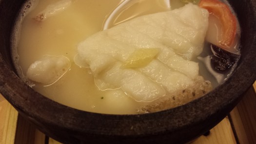 garoupa fillet with beer in hot stone pot