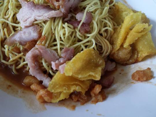 red ring wanton mee