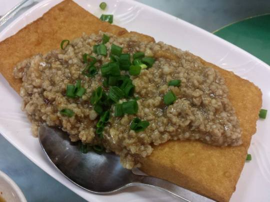 deep-fried tofu with minced pork (金牌豆腐)