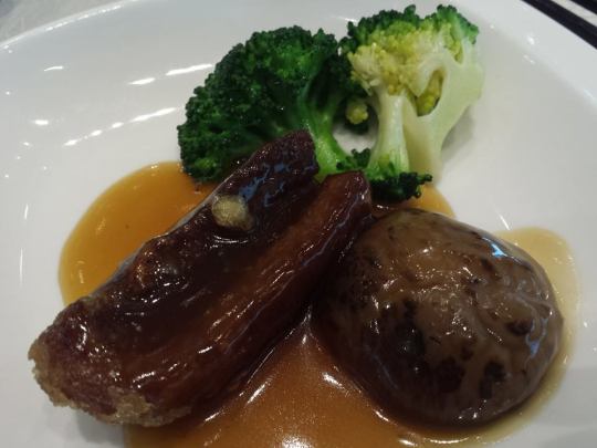 crispy sea cucumber in brown sauce