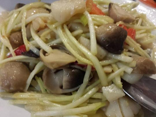 scallops with yellow chives