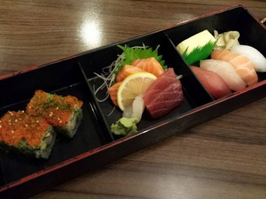 bento (sashimi, sushi, maki)