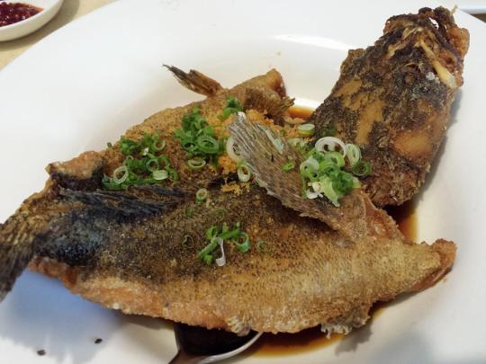 deep-fried soon hock (marble goby)