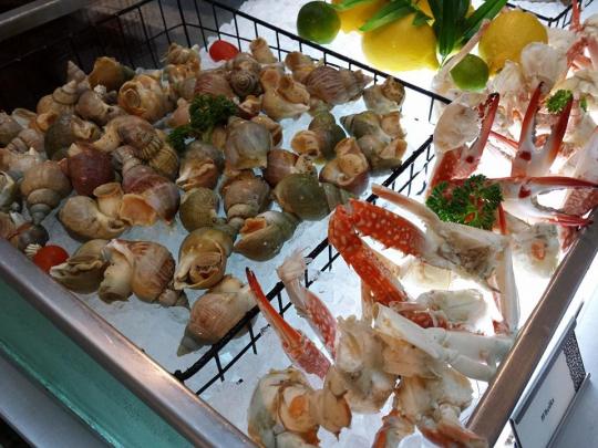 snails & flower crabs