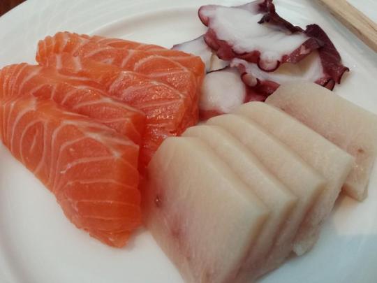 sashimi (kajiki, sake, tako)