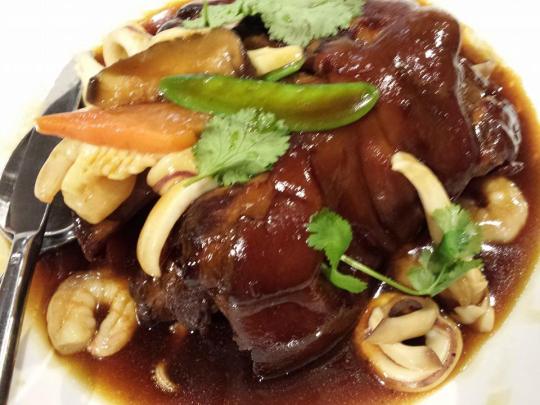 pig trotters with squid & prawns