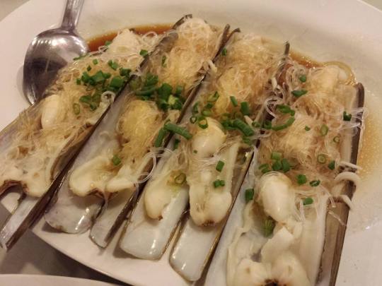 garlic steamed razor clams with tanhoon