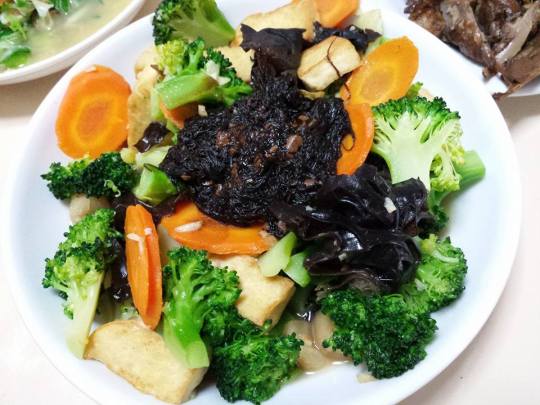 broccoli with fa cai (moss)