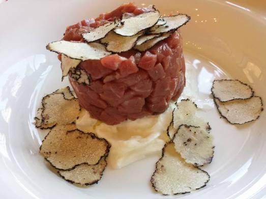 beef tartar with burrata & truffle - 15euros