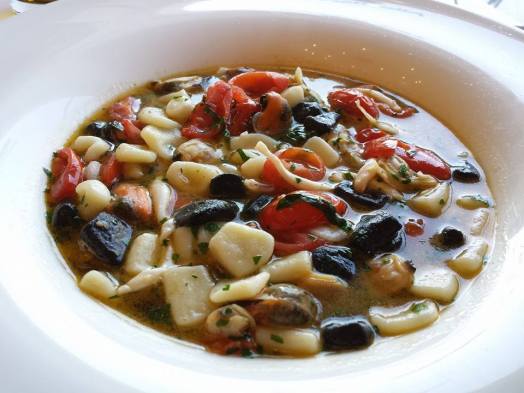very good catavelli with octopus, clams & muscles, excellent seafood broth - 16euros