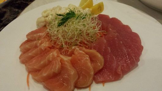 salmon & maguro sashimi & mayo prawns