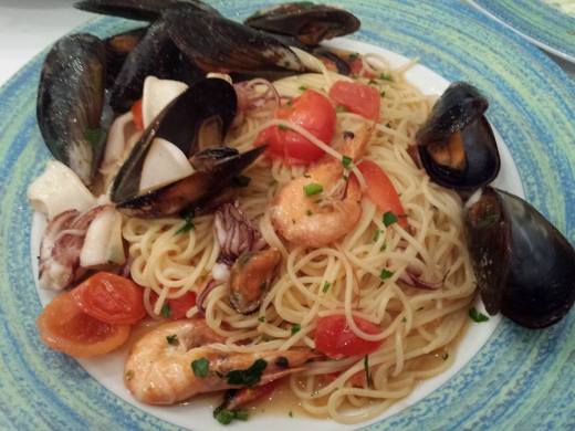seafood spaghetti in tomato sauce