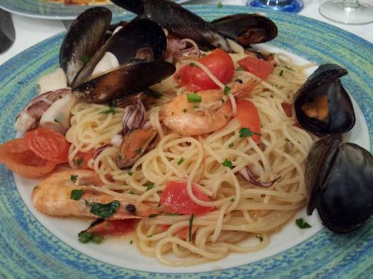 seafood spaghetti in tomato sauce