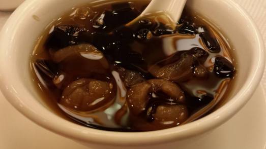 glass jelly with dried longans