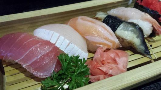 S$17 sashimi & sushi set