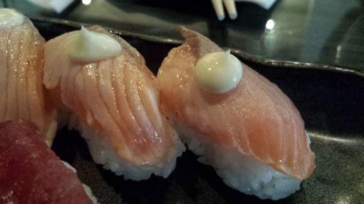 aburi salmon sushi