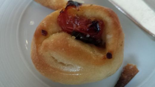 brioche with sundered tomatoes