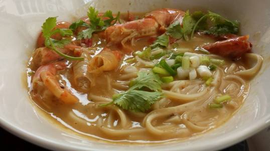braised prawn noodles (黄焖虾面)