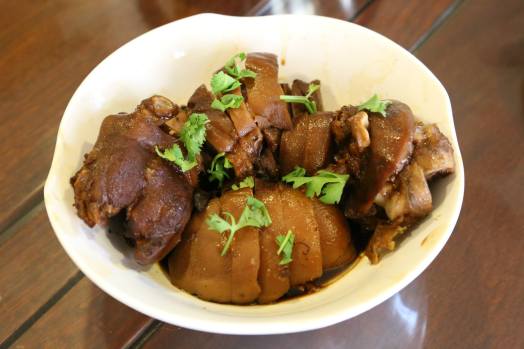 ter kar (pork trotters)