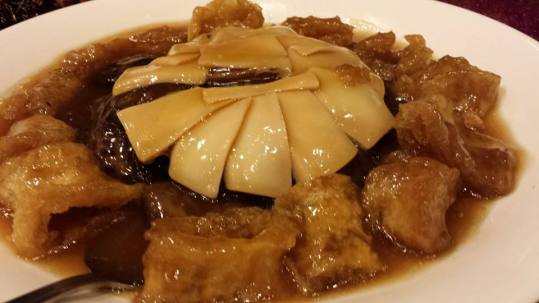 flower mushrooms, fish maw, sliced abalone, spinach
