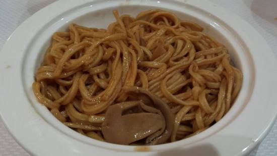 braised yee meen noodles