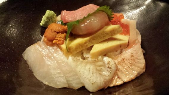chirashi don - 2 toro, 2 hotate, 2 shake, 2 kajiki. 2 hirame, 2 kampachi, 2 tamago, uni, botan ebi, ikura