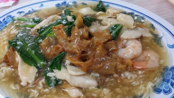 seafood hor fun (S$4)
