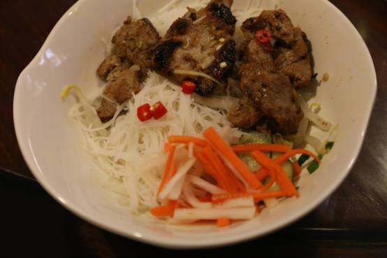 vietnamese chargrilled pork neck with cold beehoon (assembled)