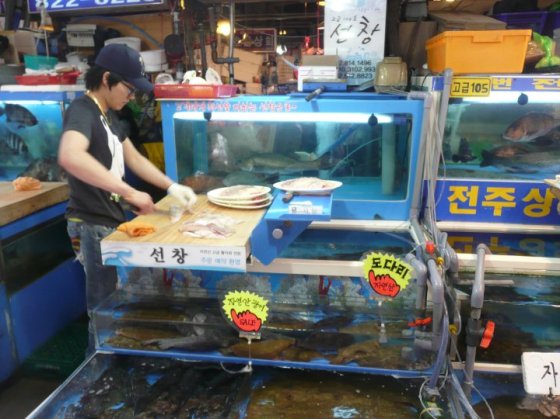 noryangjin fisheries wholesale market