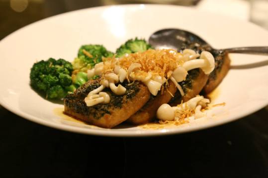 spinach tofu (三层楼) with shimeji mushrooms & broccoli