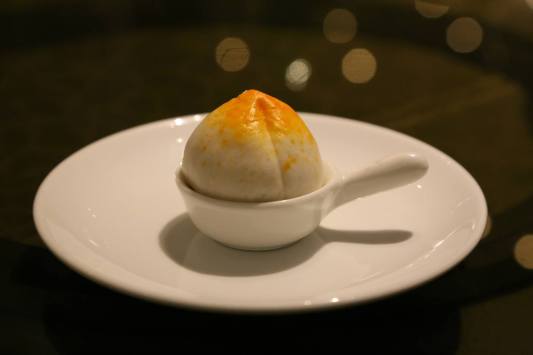salted egg custrad longevity bun (流沙寿桃)