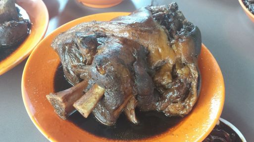 ter kar (pig trotters)