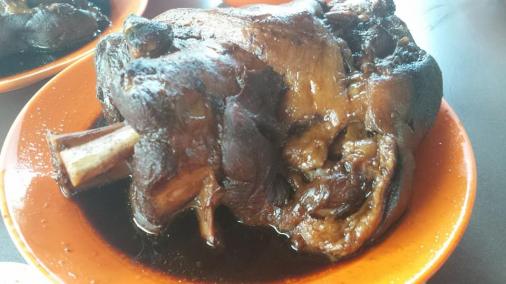 ter kar (pig trotters)