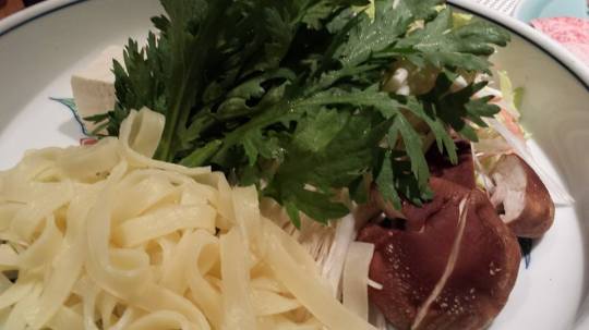 noodles, mushrooms, veg