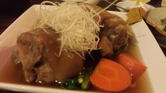 steamed pig trotters