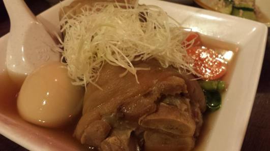 steamed pig trotters