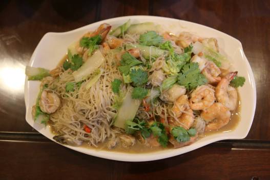 crabless beehoon (with prawns & oysters)