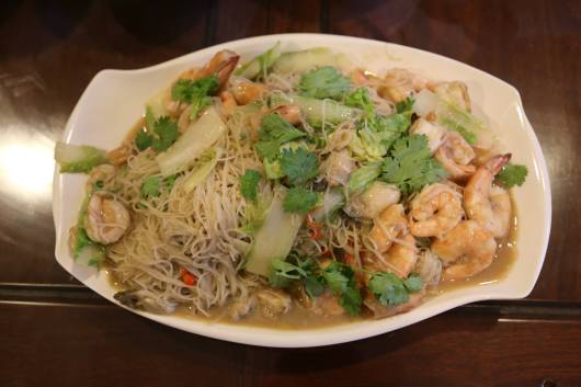 crabless beehoon (with prawns & oysters)
