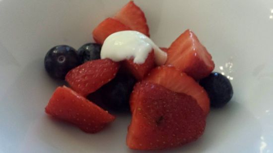 strawberries & blueberries at glencree house breakfast