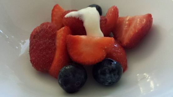 strawberries & blueberries at glencree house breakfast