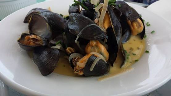 £6.95 white wine mussels
