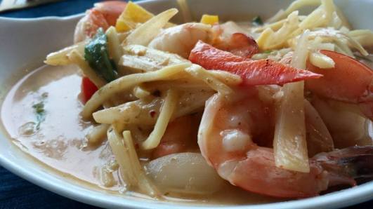 yellow curry prawns